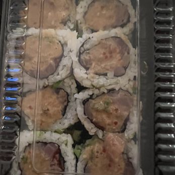 Sake Room Sushi Lounge - Tuna roll - Sushi Bars Near Me - Miami, Florida Sake Room Sushi Lounge - Tuna roll - Sushi Bars Near Me - Miami, Florida