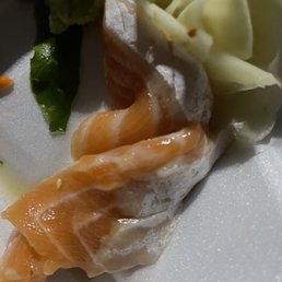Salmon sashimi with skin attached(white)