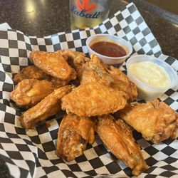 Montella's Pub - Wings