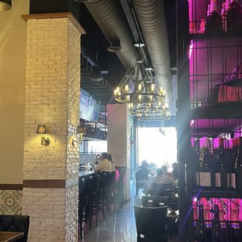 Bar Poca Madre - Mexican Near Me - Burr Ridge, Illinois