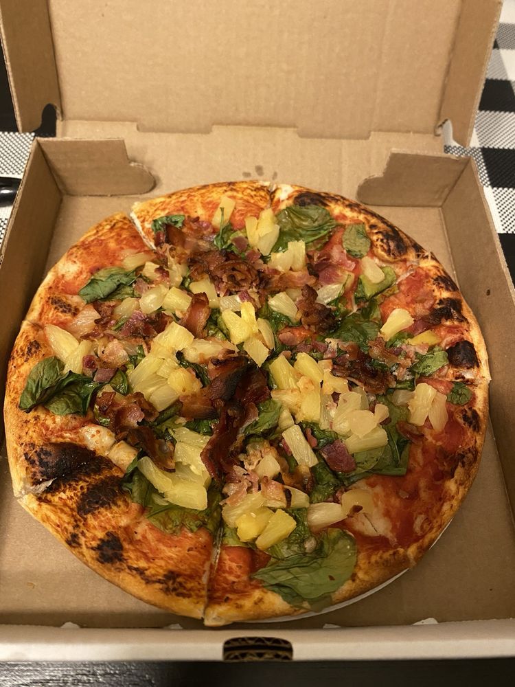 Charlie's Pizza Logo