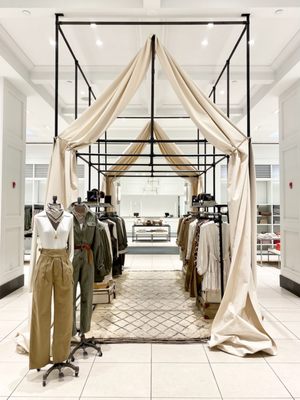 Banana Republic by null