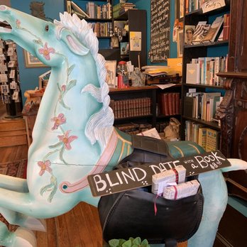 Old Fox Books - The concept I've never seen, would totally recommend it for book worms - Coffee & Tea Near Me - Annapolis, Maryland