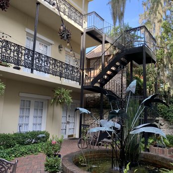 Eliza Thompson House - Courtyard with wrought iron detail and fountain. - Hotels Near Me - Savannah, Georgia Eliza Thompson House - Courtyard with wrought iron detail and fountain. - Hotels Near Me - Savannah, Georgia