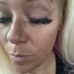 Picture Perfect Lashes - I pay for a service you get what you pay for I should've gotten what I paid for. All I get is no response from her nothing.