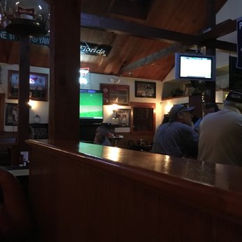 Stutesy's Pub & Grill - the bar and televisions - Pubs Near Me - Wells, Maine