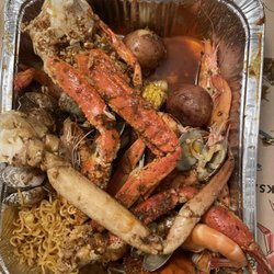 Hook & Reel Cajun Seafood & Bar - Snow crab, Blue crab, Clams, Calamari, Shrimp Head-On, corns n potatoes