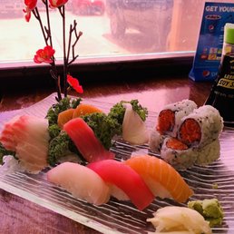 Sushi & shashimi lunch plate