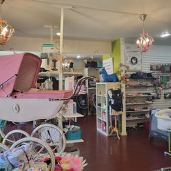 Lil' Posh Resale Kid's Boutique - Baby car seats. Clothes. Shoes. Toys