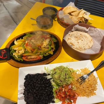 Sabroso! Mexican Grill - Chicken fajitas with black beans and flour tortillas - Mexican Near Me - Chicago, Illinois
