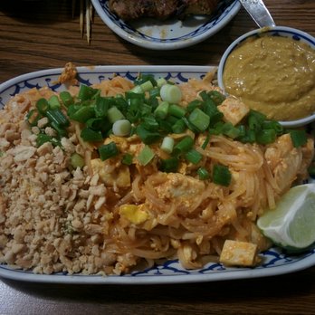 Thai Kitchen - Chicken pad thai - Thai Near Me - Thunder Bay, Ontario