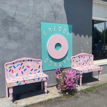 Freddy Donuts - Outside of Freddy's - Desserts Near Me - Fredericksburg, Virginia