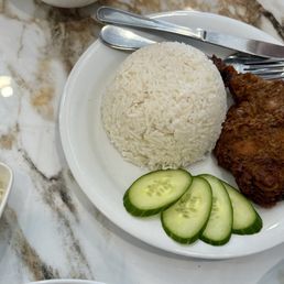 Marinated chicken, coconut rice and salad Marinated chicken, coconut rice and salad