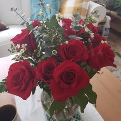 The Wildflower Florist - Valentine's day with a dozen roses