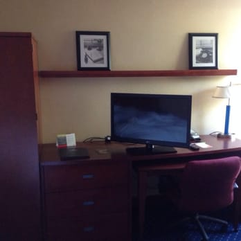 Courtyard by Marriott Vallejo Napa Valley - Modern set up with nice flat screen TV - Hotels Near Me - Vallejo, California Courtyard by Marriott Vallejo Napa Valley - Modern set up with nice flat screen TV - Hotels Near Me - Vallejo, California