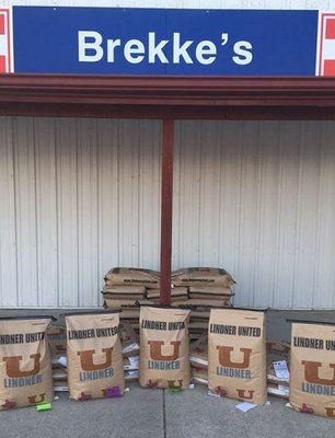 Brekke's Town & Country Store