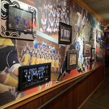 Applebee's Grill + Bar - Mural wall - Sports Bars Near Me - Birch Run, Michigan