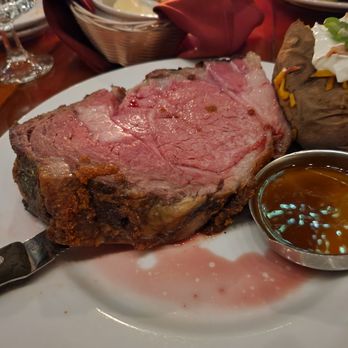 The Freighthouse Restaurant - Seafood Near Me - La Crosse, Wisconsin