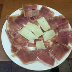 La Tasca - Platitos de jamon y queso curado de tapa :)