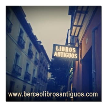 Berceo - El cartel lateral de nuestra librería, iluminado en un día nublado. - Bookstores Near Me - Madrid, M