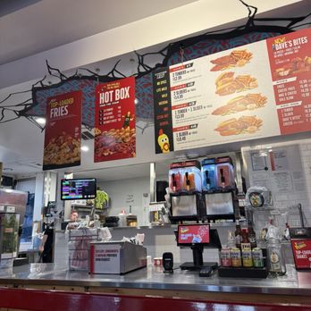 Dave's Hot Chicken - Chicken Shop Near Me - Lakewood, California