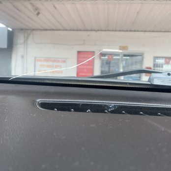 Auto Collision Experts - Cracked windshield - Body Shops Near Me - Pasadena, Texas