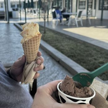 The Apple Barn & Cider Mill - Bear Claw ice cream in a cup, peach ice cream in a waffle cone - Specialty Food Near Me - Sevierville, Tennessee The Apple Barn & Cider Mill - Bear Claw ice cream in a cup, peach ice cream in a waffle cone - Specialty Food Near Me - Sevierville, Tennessee