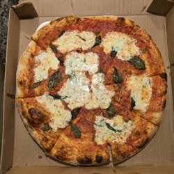 Enzo's Pizzeria & Restaurant - Margherita pizza