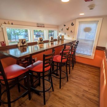 Honeybird Fried Chicken - Interior - Chicken Shop Near Me - Geneva, Illinois Honeybird Fried Chicken - Interior - Chicken Shop Near Me - Geneva, Illinois