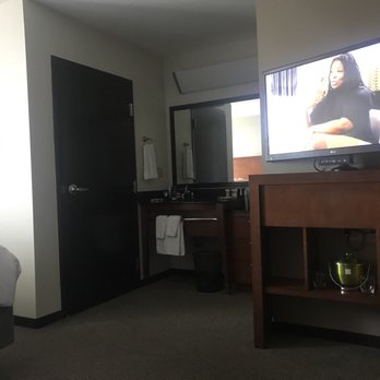 Hyatt Place Uc Davis - Vanity area with small sliding closet - Hotels Near Me - Davis, California