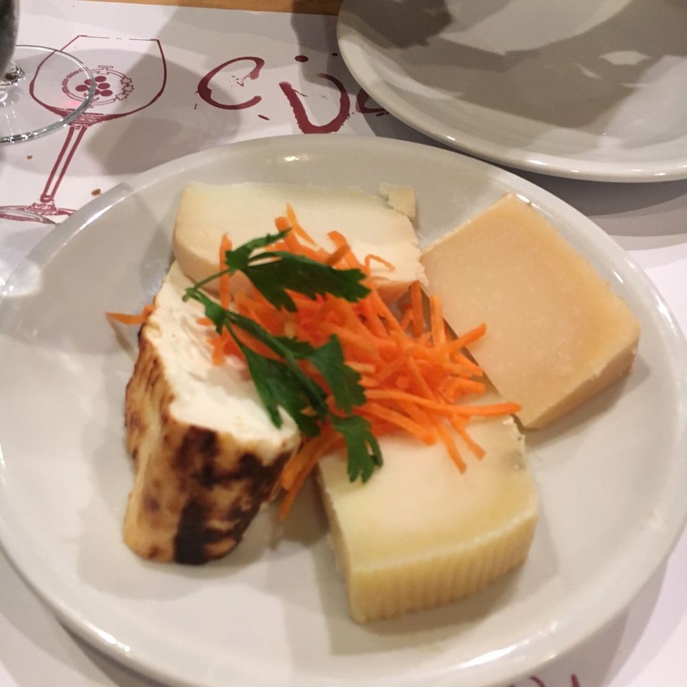 Cul de Sac - Delicious and generous cheese selection - Wineries Near Me - Rome, RM Cul de Sac - Delicious and generous cheese selection - Wineries Near Me - Rome, RM