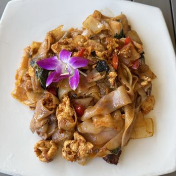 Aroi Thai On Prospect - Drunken Noodles - Thai Near Me - La Jolla, California Aroi Thai On Prospect - Drunken Noodles - Thai Near Me - La Jolla, California