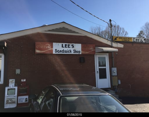 Lee's Sandwich Shop by null