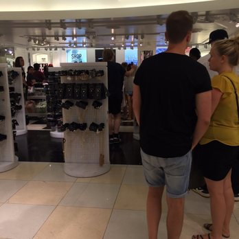 Forever 21 - The ridiculous line - Women's Clothing Near Me - New York, New York