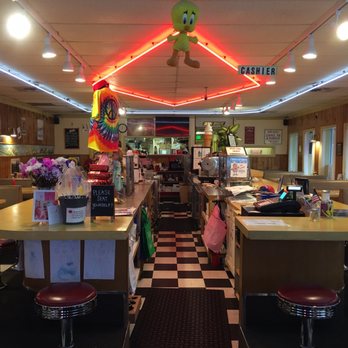 Twede's Cafe - Counter with seating and booths lining both walls - American Near Me - North Bend, Washington Twede's Cafe - Counter with seating and booths lining both walls - American Near Me - North Bend, Washington