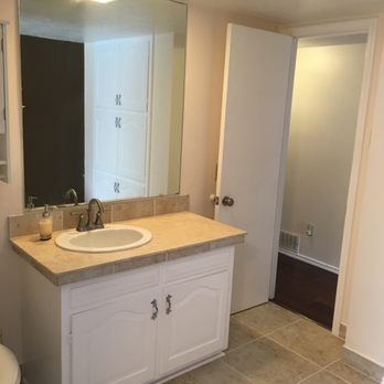 Hollinswood - guest bathroom - Kitchen & Bath Near Me - Dallas, Texas Hollinswood - guest bathroom - Kitchen & Bath Near Me - Dallas, Texas