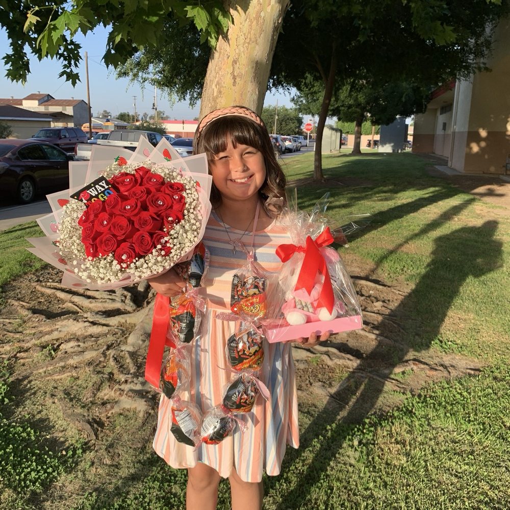 Memorable Flowers - Graduation bouquet - Florists Near Me - Bakersfield, California Memorable Flowers - Graduation bouquet - Florists Near Me - Bakersfield, California