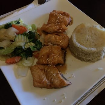 Lotus Leaf - L7. Ginger Salmon - Vietnamese Near Me - San Leandro, California Lotus Leaf - L7. Ginger Salmon - Vietnamese Near Me - San Leandro, California