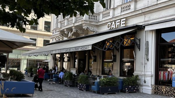 Café Mozart by null