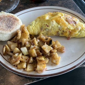Brigs at the Park Restaurant - The Beast Omelet with Home Fries - Breakfast & Brunch Near Me - Durham, North Carolina