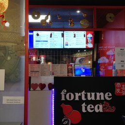 Fortune Tea - the entrance to the restaurant - interior, shows storefront - Bubble Tea Near Me - Toronto, Ontario