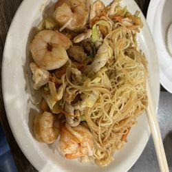 D1. Panfried Rice Noodles with Beef, Shrimp, Vegetables - Bang Pho Xao - Large