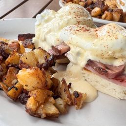 Eggs Benedict (sub biscuit)