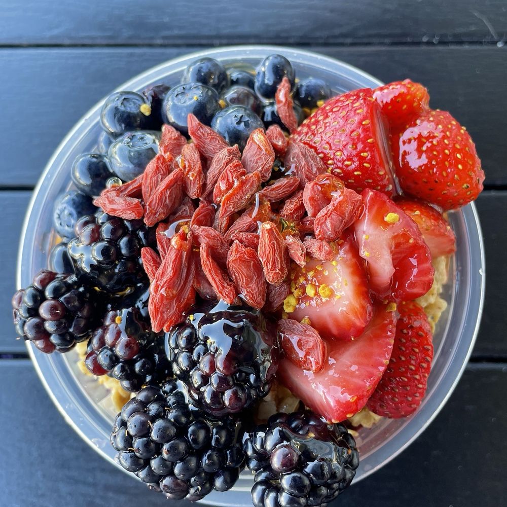 Acai bar  - Berry Me Acai. - Acai Bowls Near Me - Pasadena, California