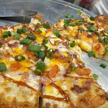 Four Stags Pizzeria - BBQ chicken pizza - Pizza Near Me - Vernonia, Oregon