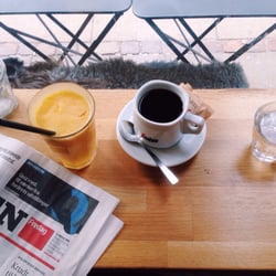 Henckell - Dagens avis, filterkaffe og friskpresset appelsinjuice