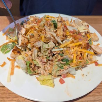 Applebee's Grill + Bar - Quesadilla Salad - Sports Bars Near Me - Dickson, Tennessee