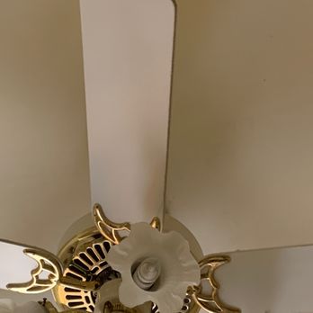 Franklin Terrace Bed And Breakfast - Dirty fan hadn't been cleaned in months - Bed & Breakfast Near Me - Franklin, North Carolina Franklin Terrace Bed And Breakfast - Dirty fan hadn't been cleaned in months - Bed & Breakfast Near Me - Franklin, North Carolina