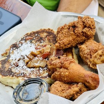 Jackson's Eatery | Bar - Chicken - Bars Near Me - Long Island City, New York