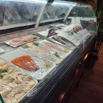 Le Petit Pêcheur - Seafood Near Me - Astoria, New York